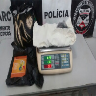 Após deixar cocaína em ônibus, mulher é presa com droga nas partes íntimas