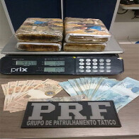Dupla é presa com mais de 4kg de cocaína e diz que venderia por R$ 48 mil no Nordeste