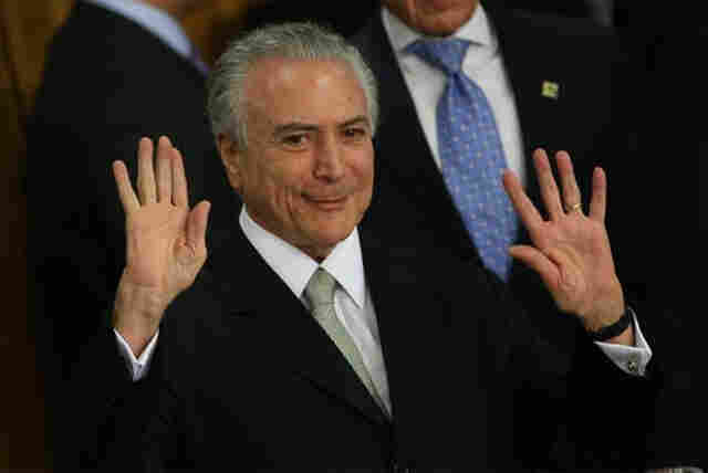 Temer exonera ministros para que possam votar PEC que limita gastos públicos