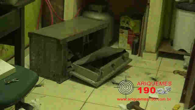 Ladrões desligam energia e desativam alarme para furtar joalheria em Ariquemes