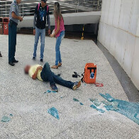 Médico atingido por vidro no CPA segue em coma