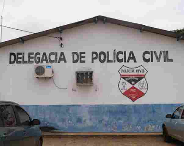 Dupla de moto assalta babá no Parque do Bosque e leva celular e dinheiro