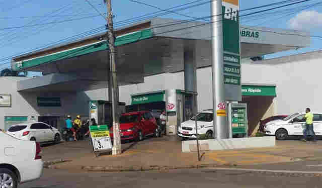 Petrobras muda política e gasolina deve custar menos R$ 0,05 por litro
