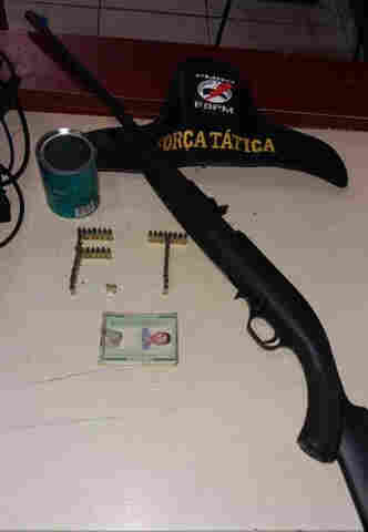 Homem atira com rifle em colega após discussão