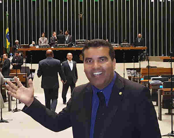 Garçon comemora a aprovação do projeto que autoriza a liberação de crédito para o Fies