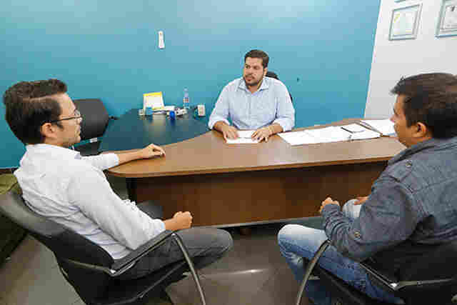 Deputado Jean Oliveira recebe visita do vice-prefeito  eleito de  Candeias do Jamarí