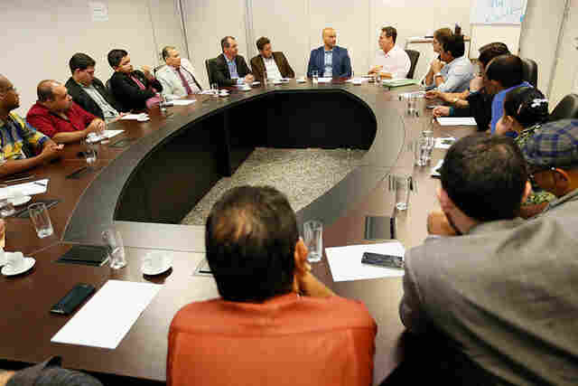 Governo decide suspender desconto de 6% após ação do presidente da ALE