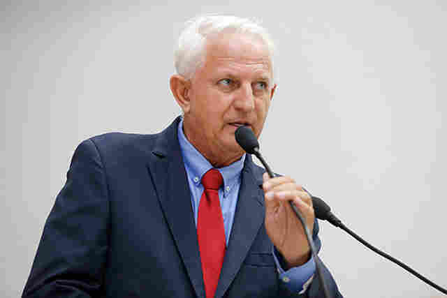 Airton Gurgacz denuncia negligência da Caerd com população de Ji-Paraná