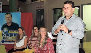 Ezequiel entrega mais de meio milhão de reais em emendas para Educação em Machadinho