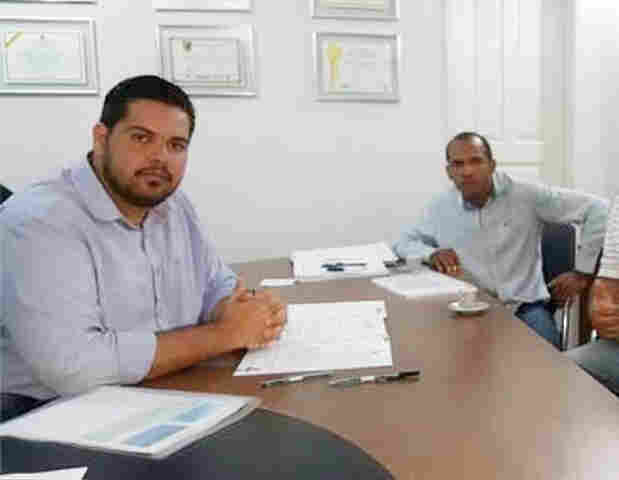 Jean Oliveira atende vereador eleito e destina emenda para barracão da P42