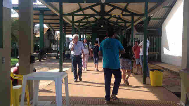 Eleitores chegam cedo para votação no segundo turno da capital