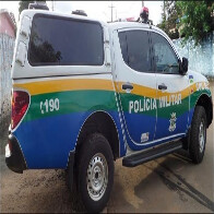 Homem enfurecido agride companheira com cadeirada na cabeça, em Ouro Preto