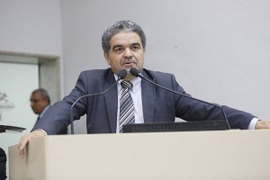 Aélcio da TV pede asfaltamento no bairro Escola de Polícia