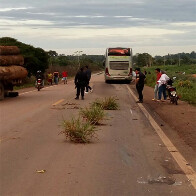 Duas pessoas morrem após colisão entre ônibus e moto na BR-364