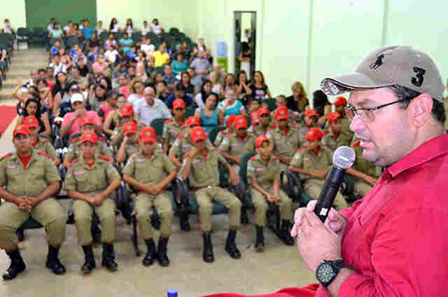 Ezequiel Júnior parabeniza formatura de 22 bombeiros mirins em Machadinho