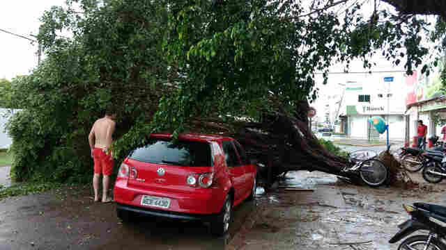 Fotos: Temporal causa destruição em Cacoal