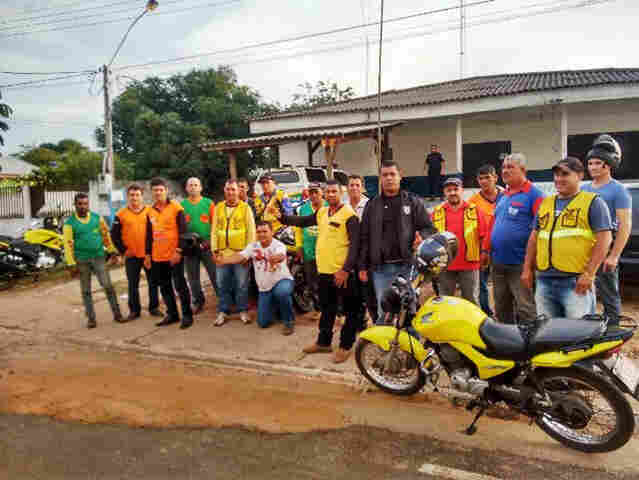 Com medo de morrer ladrão se entrega à polícia após roubar mototaxista