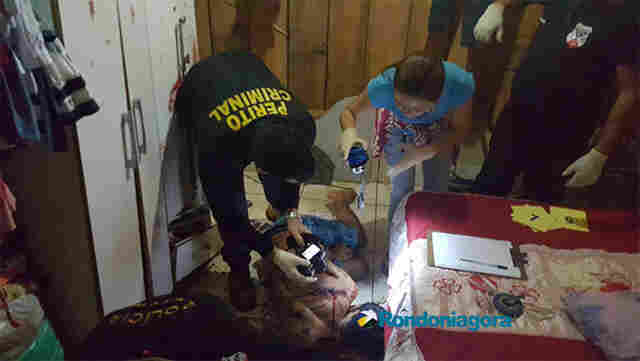 Dupla mata jovem de 23 anos e deixa outro ferido