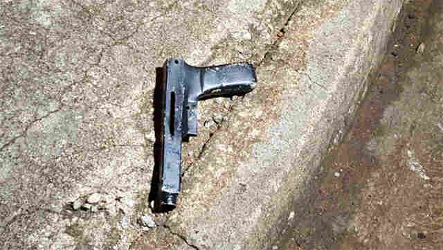 Vítima reage a assalto ao perceber que adolescente usava arma de brinquedo