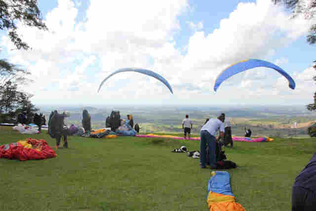 Alex Testoni anuncia convênio para realização de evento de parapente