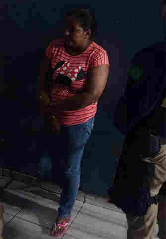 Traficante é presa com droga fixada ao corpo na BR-364
