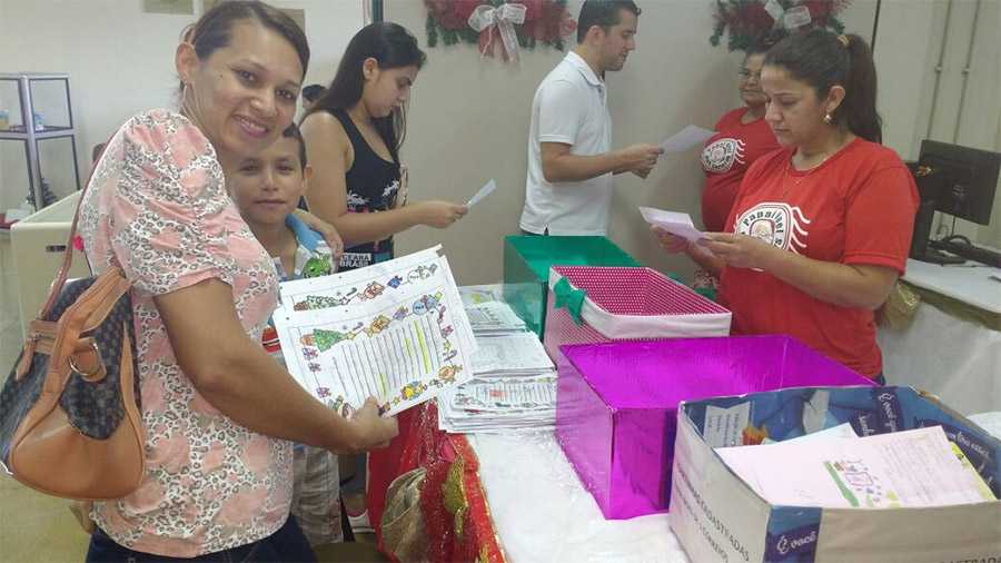Três mil crianças esperam adoção de carta com pedido do presente de Natal, na capital