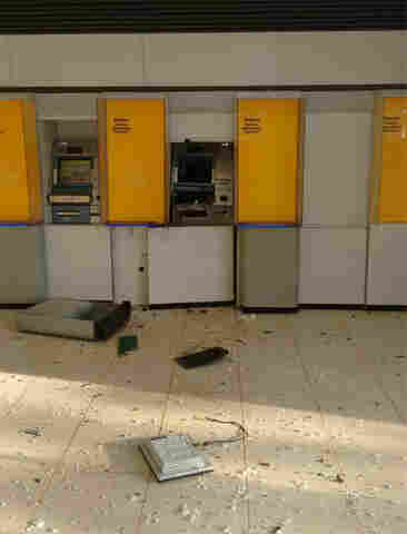 Bando explode caixa eletrônico e rouba cofre do Banco do Brasil