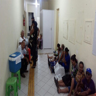 Ap&oacute;s ocupa&ccedil;&atilde;o da prefeitura, Nazif recebe sindicatos e diz n&atilde;o pagar abono por medo