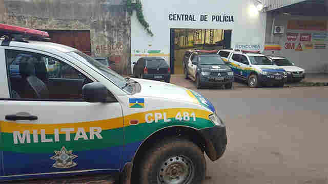 Ladrão rouba bolsa de idosa e é detido pela vizinhança