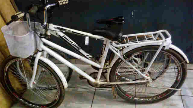 Jovens usam grampo para abrir portas de residência e furtar objetos