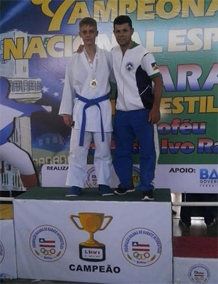 Aluno do colégio Uneouro é campeão brasileiro de karatê