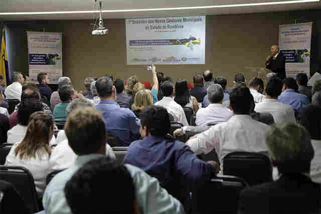 A reconstrução do país começa nos municípios”, diz Confúcio a prefeitos recém-eleitos