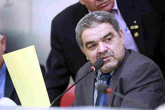 Aélcio da TV pede asfaltamento nos bairros Planalto e Planalto II na Capital