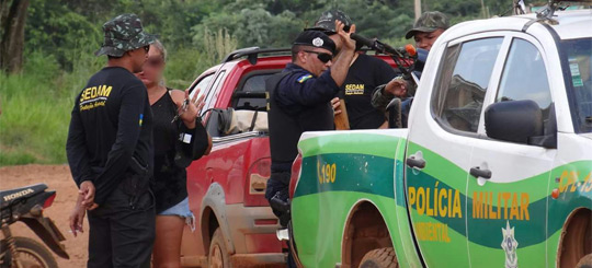 PM e Civil desarticulam quadrilha que dava suporte a madeireiros ilegais na Vila de Samuel