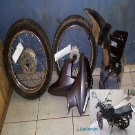 Pai flagra filho negociando peças de moto roubada e o denuncia à polícia