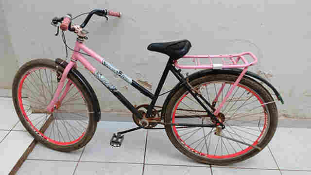 Dupla furta bateria de caminhão e é presa com o produto do crime