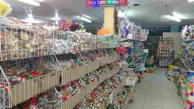 Vendas de enfeites natalinos movimentam o comercio da capital