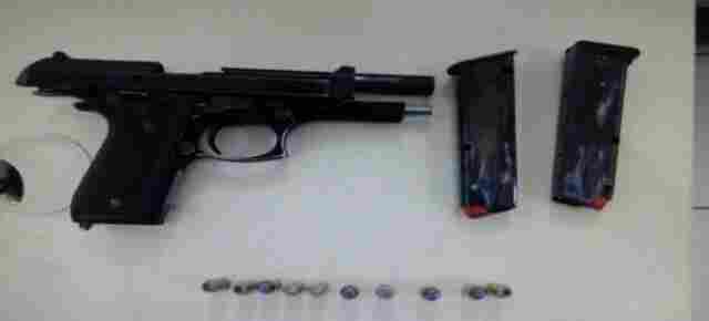 Após denúncia, policiais civis do Denarc predem mulher com pistola