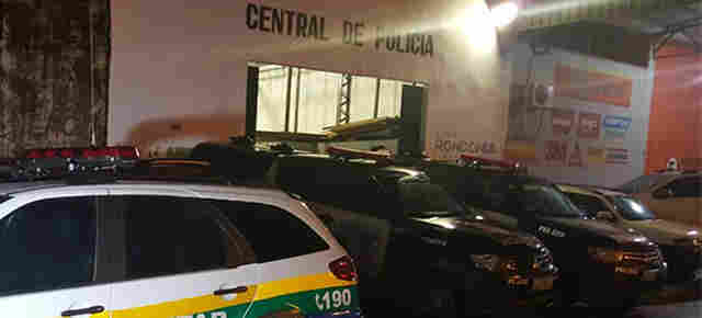 Embriagado, homem agride companheira e ameaça incendiar casa