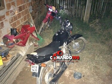 Polícia detém uma mulher e um adolescente com motos furtadas