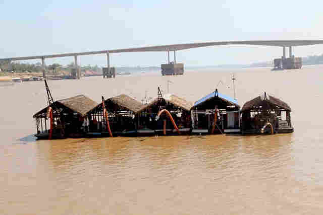 Polícia prende seis homens com dragas no Rio Madeira; um explorava ouro