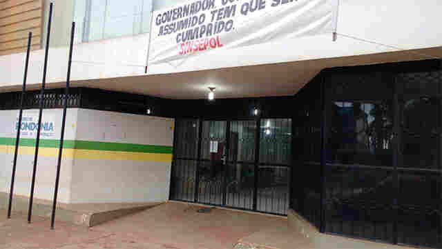 PM prende um após roubo de cerveja e refrigerante de caminhão de entrega