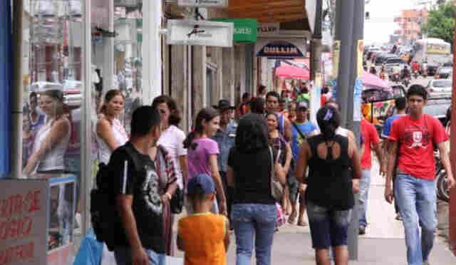 Metade dos consumidores brasileiros deve comprar presente de Natal para si mesmo