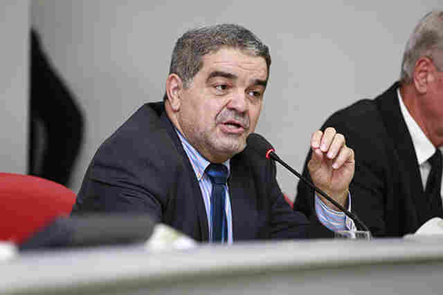 Aélcio da TV solicita asfaltamento nos bairros Novo Horizonte e Universitário em Porto Velho