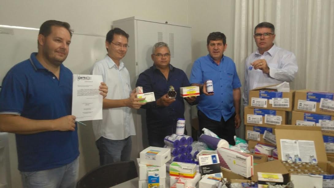 Empresário doa remédios para o hospital de Rolim de Moura