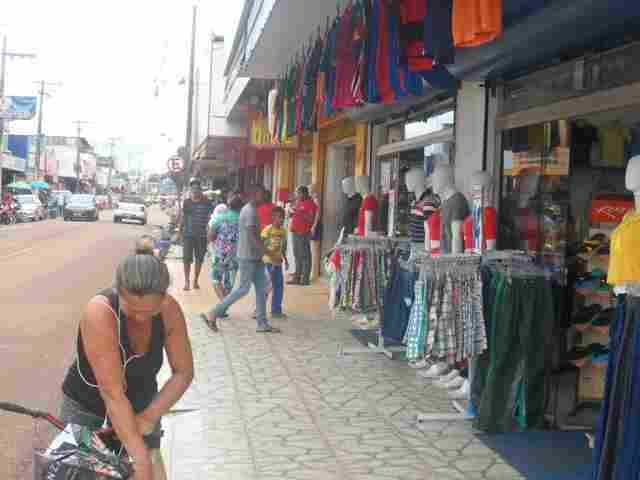 Avenida 7 de Setembro fecha para atender consumidores neste domingo