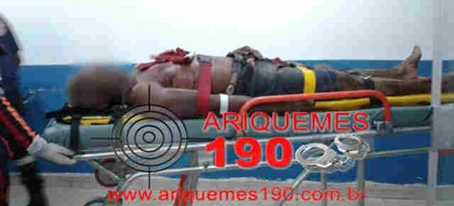 Adolescente é esfaqueado e mata padrasto com tiro para defender a mãe