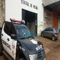 Polícia detém quatro por tráfico e fecha boca de fumo na Zona Sul