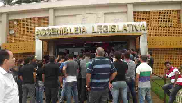 Agentes penitenciários rejeitam proposta do governo e prometem greve em 2017