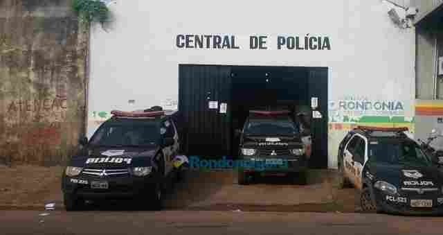 Homem é detido por populares após furtar objetos de dentro de veículo